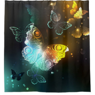 Leuchtende Schmetterlinge und Nachtschmetterlinge Duschvorhang
