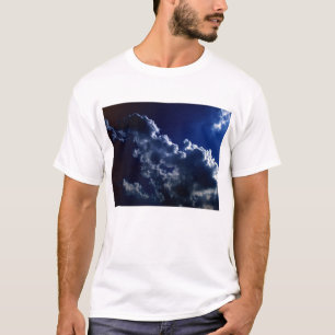 Leuchtender chaotischer Kumulus, der auseinander T-Shirt