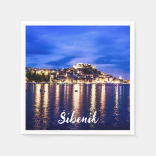 Leuchtender Hafen in Sibenik, Kroatien Serviette