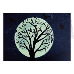 Leuchtender Mond mit altem Baum und Krähen