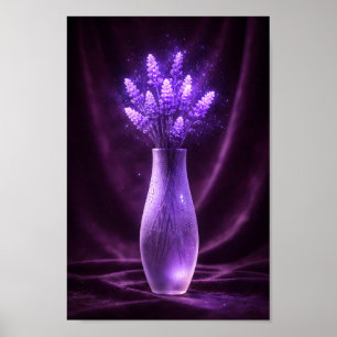 Leuchtendes Lavendelbouquet in einer violetten Gla Poster