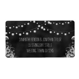 Leuchtenreihe mit großen Hochzeitsmarken auf der T