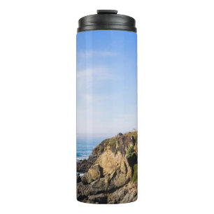 Leuchtturm auf Hügel blauer Himmel weißes Haus Oze Thermosbecher