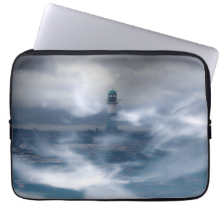 Leuchtturm im Sturm - Ostsee Laptopschutzhülle