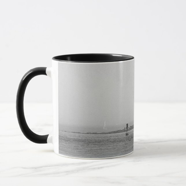 Leuchtturm in der Ferne Tasse (Links)