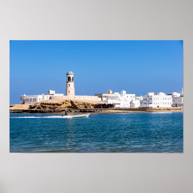 Leuchtturm Sur mit Fischerboot - Sur, Oman Poster (Vorne)