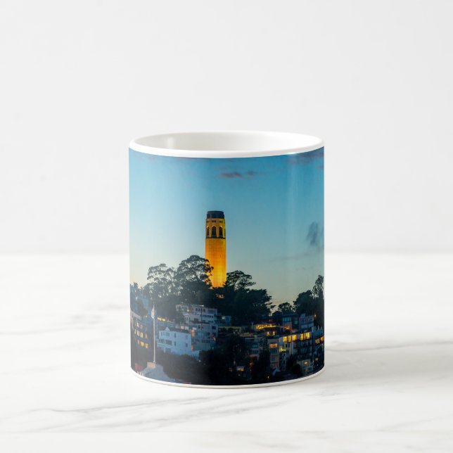 Leuchtturm über der Bucht Kaffeetasse (Mittel)