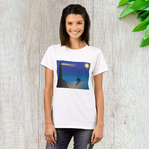 Leuchtturm und Segelboot bei nächtlicher mondbesch T-Shirt
