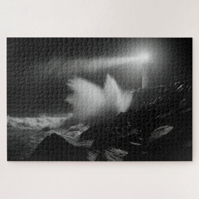 Leuchtturm Vigil über Sturmsee Monochrome Kunst Puzzle (Horizontal)