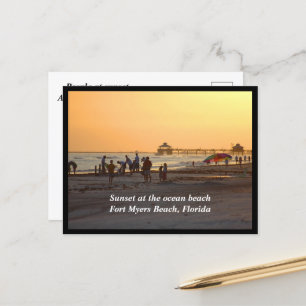 Leute bei Sonnenuntergang Fort Myers Beach Feiertagspostkarte