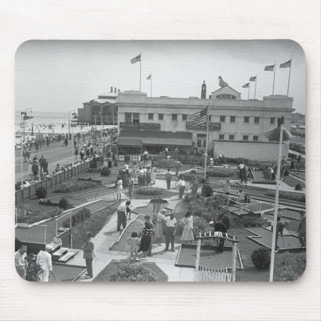 Leute, die erhöhte Ansicht B&W des Minigolfs Mousepad (Vorne)