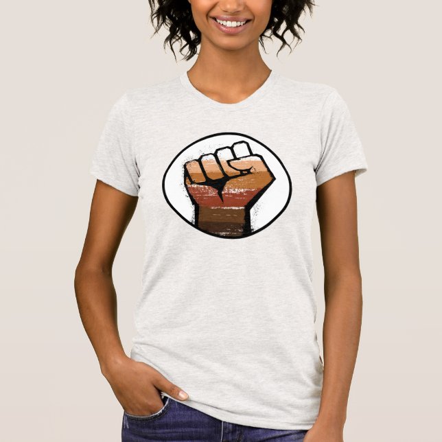 Leute mit farbigem Pride-T - Shirt (Vorderseite)