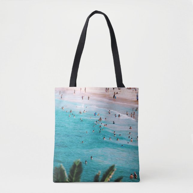 Leute schwimmen am Strand (Vorderseite)