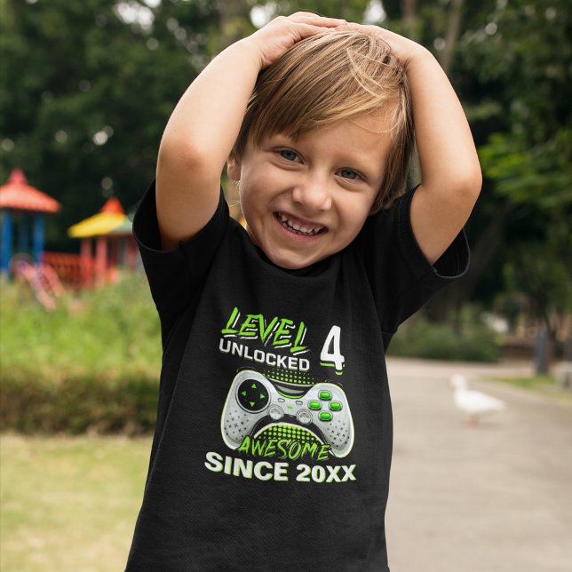 Level 4 Unlocked - Fun Birthday 4 Gamer  T-Shirt (Von Creator hochgeladen)