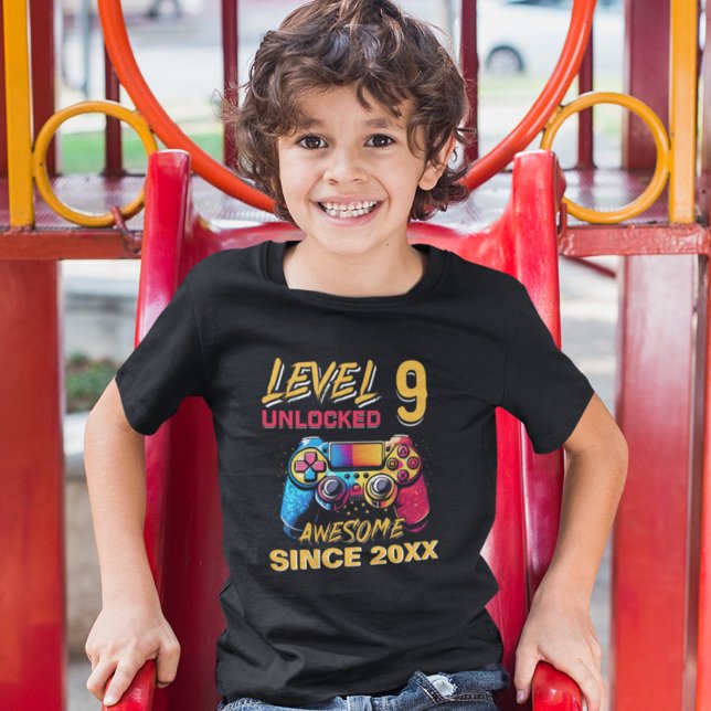 Level 9 Unlocked - Fun Birthday 9 Gamer  T-Shirt (Von Creator hochgeladen)