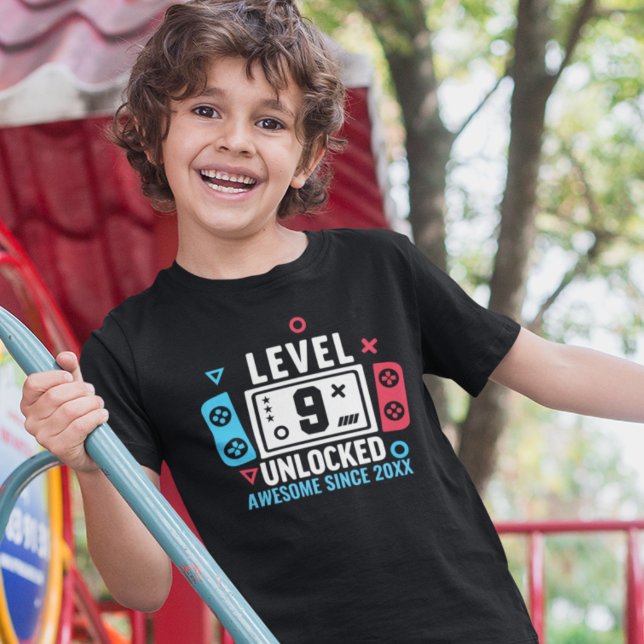 LEVEL 9 UNLOCKED Gamer Birthday – Custom Year T-Shirt (Von Creator hochgeladen)