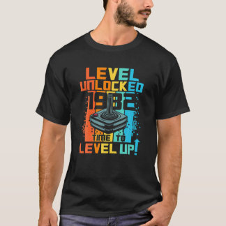 Level entsperrt 1982 Zeit, um den Vintagen Gamer z T-Shirt