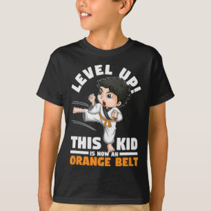 Level Up Dieses Kind Ist Jetzt Ein Orange Gürtel K T-Shirt
