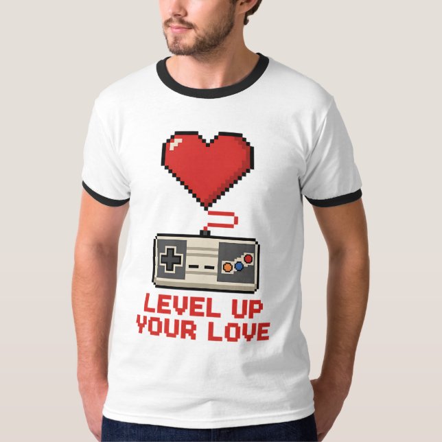 Level Up Your Love, Retro Pixel Gaming Design T-Shirt (Vorderseite)