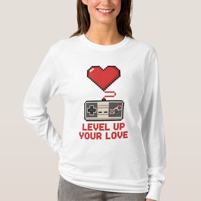 Level Up Your Love, Retro Pixel Gaming Design T-Shirt (Vorderseite)
