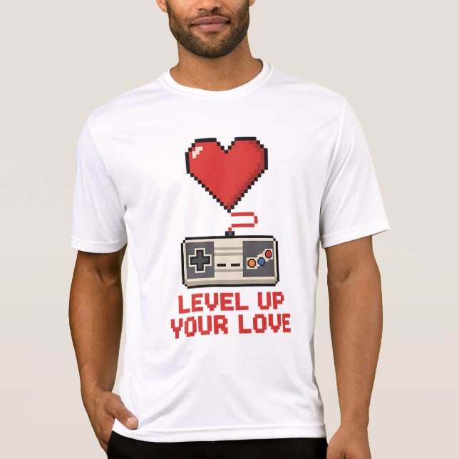 Level Up Your Love, Retro Pixel Gaming Design T-Shirt (Vorderseite)