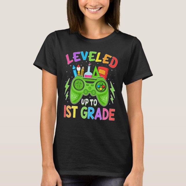 Leveled Up To 1st Grade Gamer Back To School Stude T-Shirt (Vorderseite)