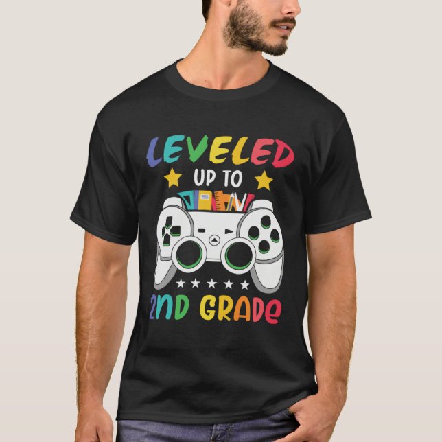 Leveled Up To 2nd Grade  Gaming 1st Grade Graduati T-Shirt (Vorderseite)