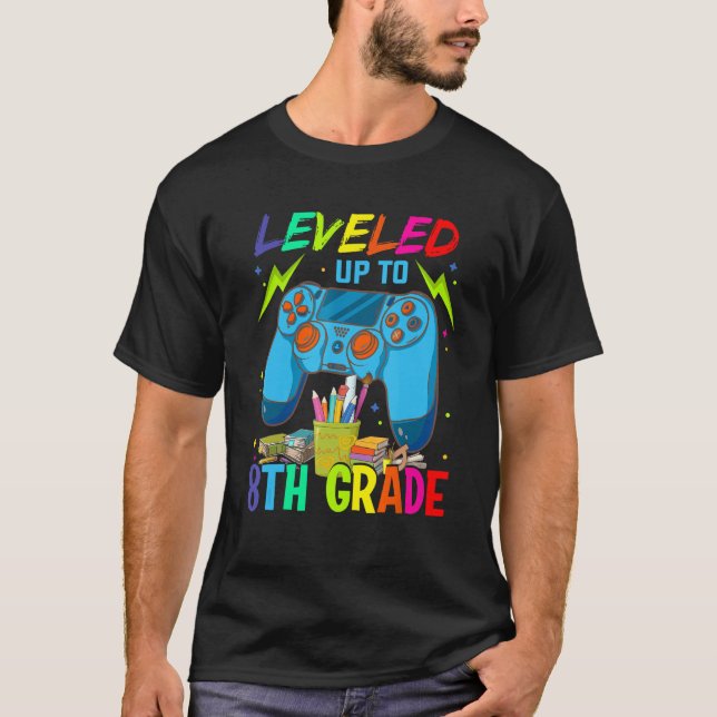Leveled Up To 8th Grade Video Gamer Back To School T-Shirt (Vorderseite)