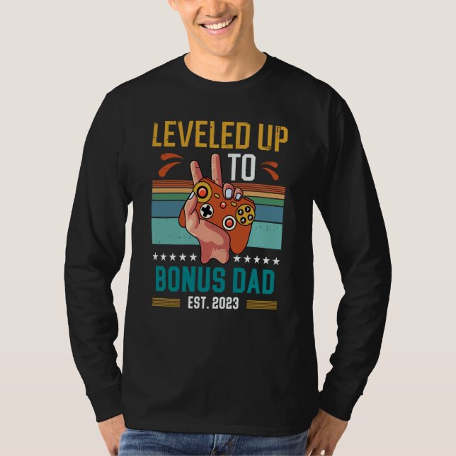Leveled Up to Bonus Dad 2023 New Stepdad Gamer T-Shirt (Vorderseite)