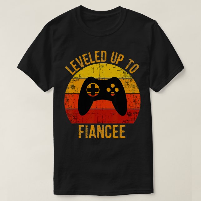 Leveled Up to Fiancee Funny Gaming for Video Gamer T-Shirt (Design vorne)