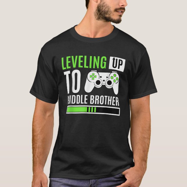 Leveling Up To Middle Brother Gaming Baby Gender C T-Shirt (Vorderseite)