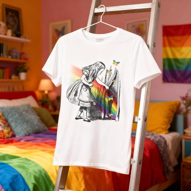 LGBT-Alice im Wunderland Vintag T-Shirt (Full of charm vintage t shirt. Featuring the iconic image of Alice in the wonderland)