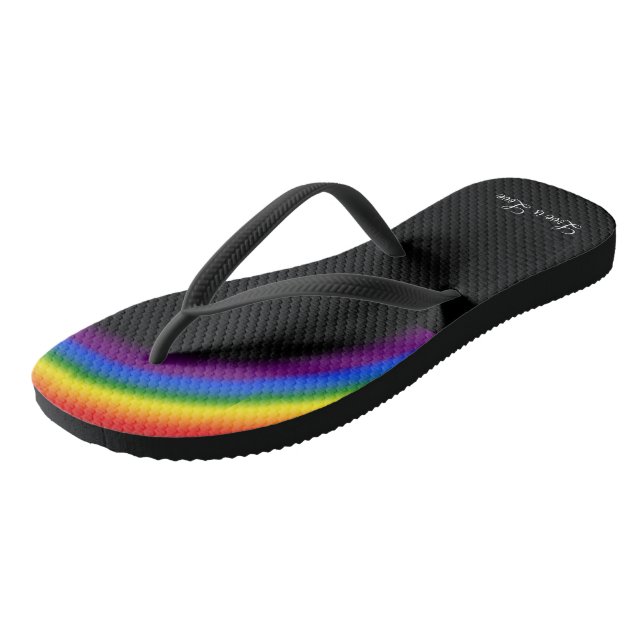 LGBT Pride Rainbow mit benutzerdefinierter Text-Li Flip Flops (Schrägansicht)