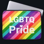LGBT-Prix 8 Streifen Regenbogen Laptopschutzhülle<br><div class="desc">Liebe hat keine Grenzen. Feiern Sie den Juni Pride Month und zeigen Sie Ihre Unterstützung für die LGBTQ Community mit dem Gilbert Baker 8 Stripe Regenbogen Gay Pride Laptop Ärmel. Baker entwarf lila Farbtöne wie heiß rosa, rot, orange, gelb, grün, türkis, indigo und violett, um ein allumfassendes Symbol für die...</div>