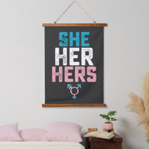LGBT-Stolz Sie Ihr Ihr Trans Transgender Pronomen Wandteppich Mit Holzrahmen