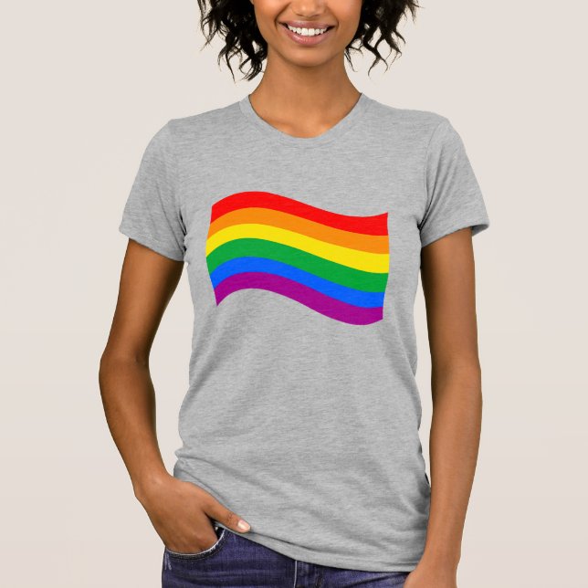 LGBTQ+-Flag mit traditioneller Flagge T-Shirt (Vorderseite)
