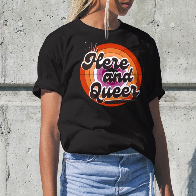 LGBTQ: Lesbische Flagge - Hier und Que T-Shirt (Von Creator hochgeladen)