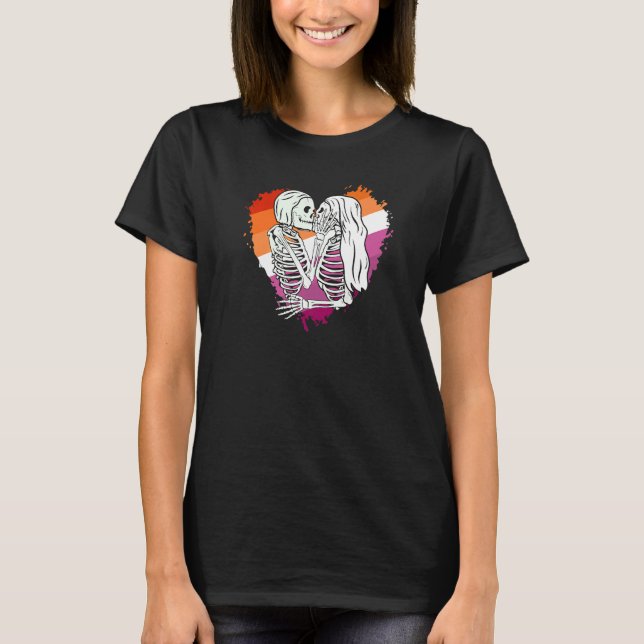 LGBTQ Pride flag skeletons kissing a Lesbian skele T-Shirt (Vorderseite)