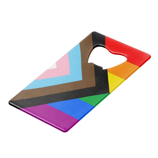 LGBTQ+ Progress Pride Geldbeutel Flaschenöffner (Vorderseite Schrägansicht)