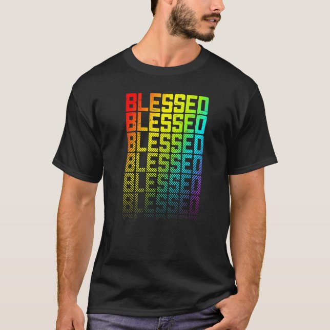 Lgbtq+-Rainbow-Gay Pride Textfade Graphic T-Shirt (Vorderseite)