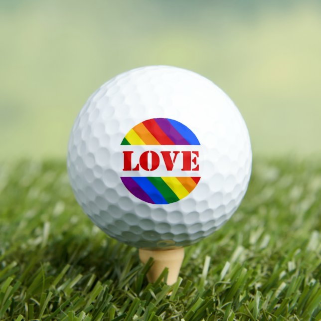 LGBTQ+-Regenbogenflagge mit Liebe für den Monat Mä Golfball (Insitu T-Shirt)