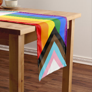 LGBTQ & Stolz - Regenbogen-Fortschrittsflagge Kurzer Tischläufer