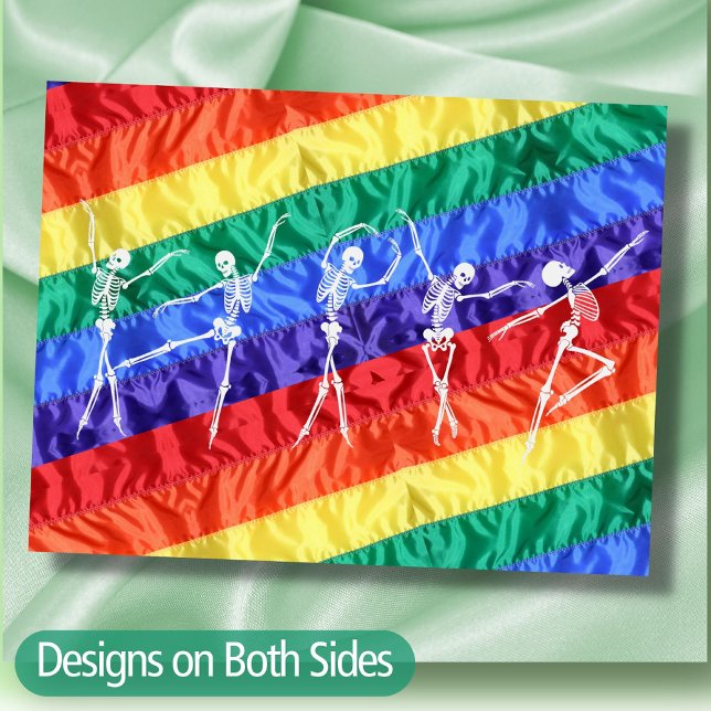 LGBTQ tanzendes Skelett Regenbogenflagge quees Par Postkarte (Von Creator hochgeladen)