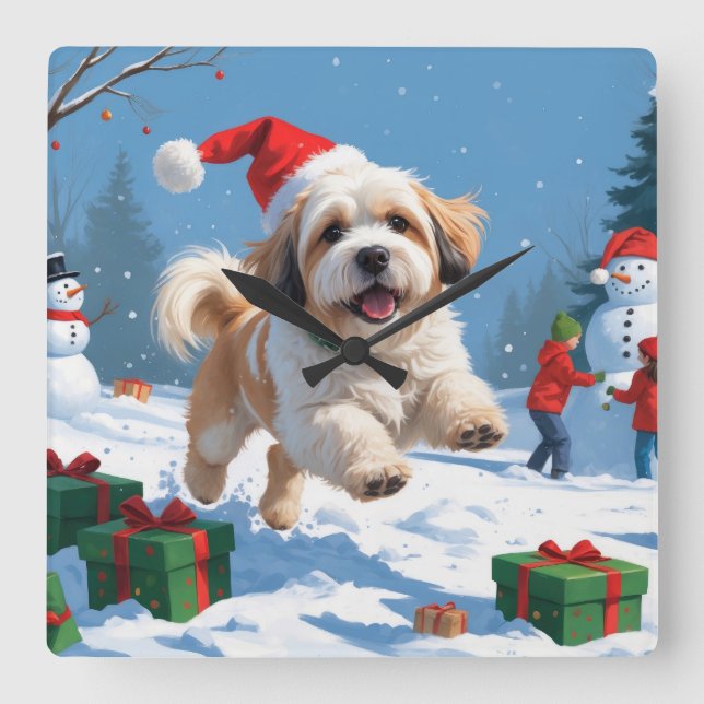 Lhasa Apso läuft in Snow mit Weihnachtshut Quadratische Wanduhr (Vorderseite)