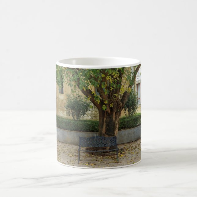 Li Garden Series: Echoes Beneath the Tree Kaffeetasse (Mittel)