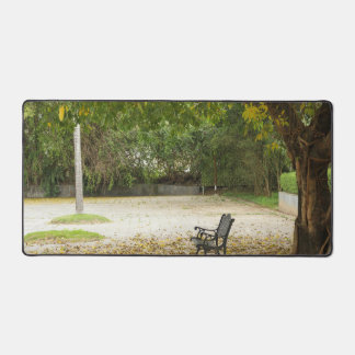 Li Garden Series: Waiting in Stillness  Schreibtischunterlage