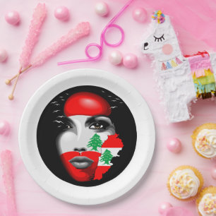 Libanonflagge und -karte im Gesicht eines Mädchens Pappteller