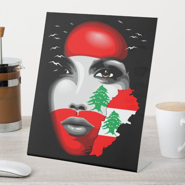 Libanonflagge und -karte im Gesicht eines Mädchens Sockelschild (In Situ)