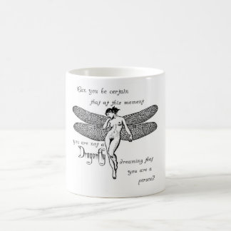 Libelle, die Tasse träumt
