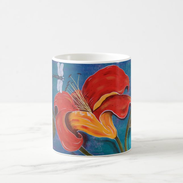 Libelle mit der Lilien-Kaffee-Tasse Tasse (Mittel)
